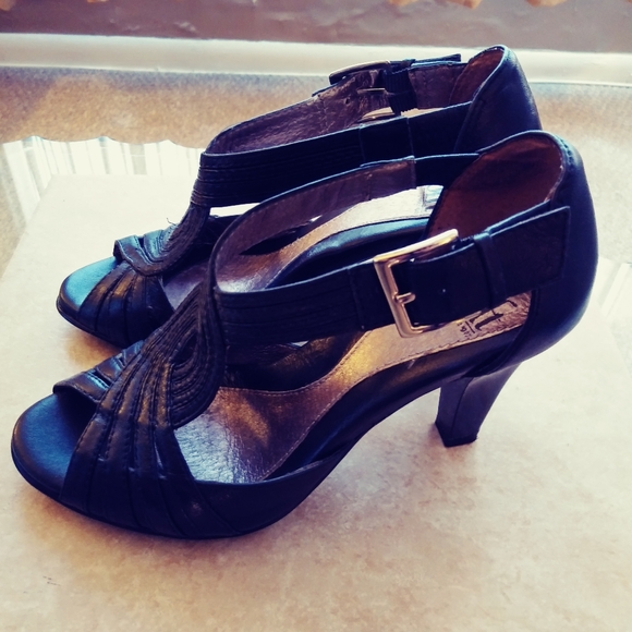 Black Soft Shoes Size 4. Good Condition. - Picture 2 of 6